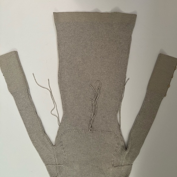 Lauris Long Sleeve Merino Wool Mini Sweater Dress
JACQUEMUS - Picture 8 of 16